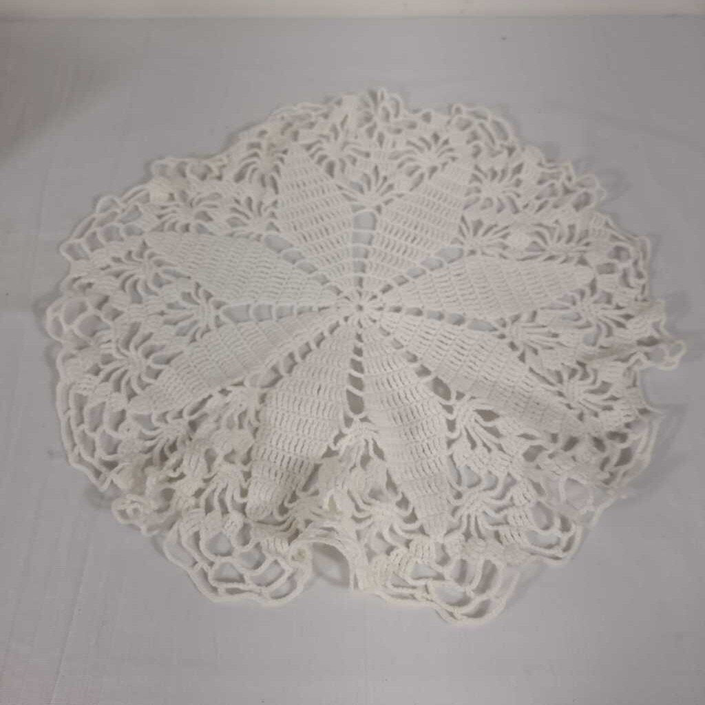 VTG CROCHET DOILY