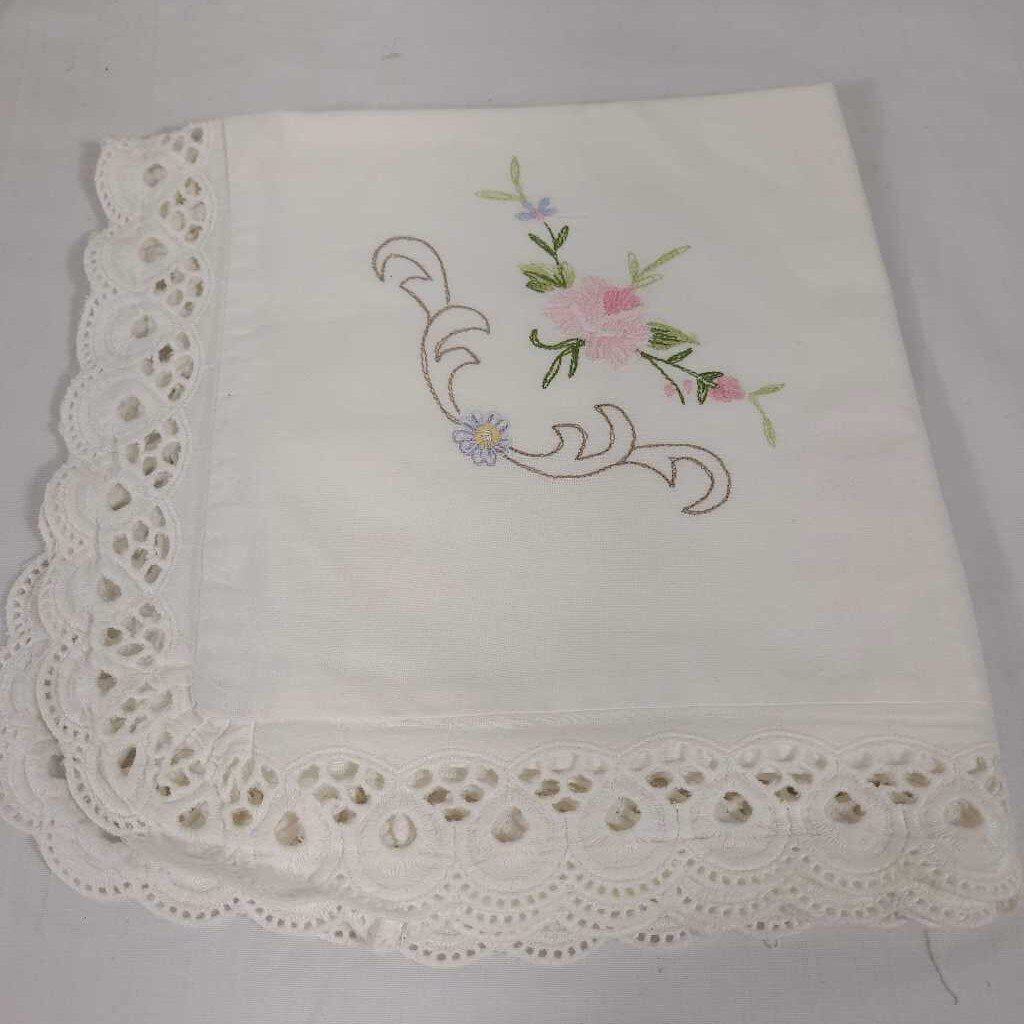 VTG WHITE EMBROIDERD PILLOW CASE