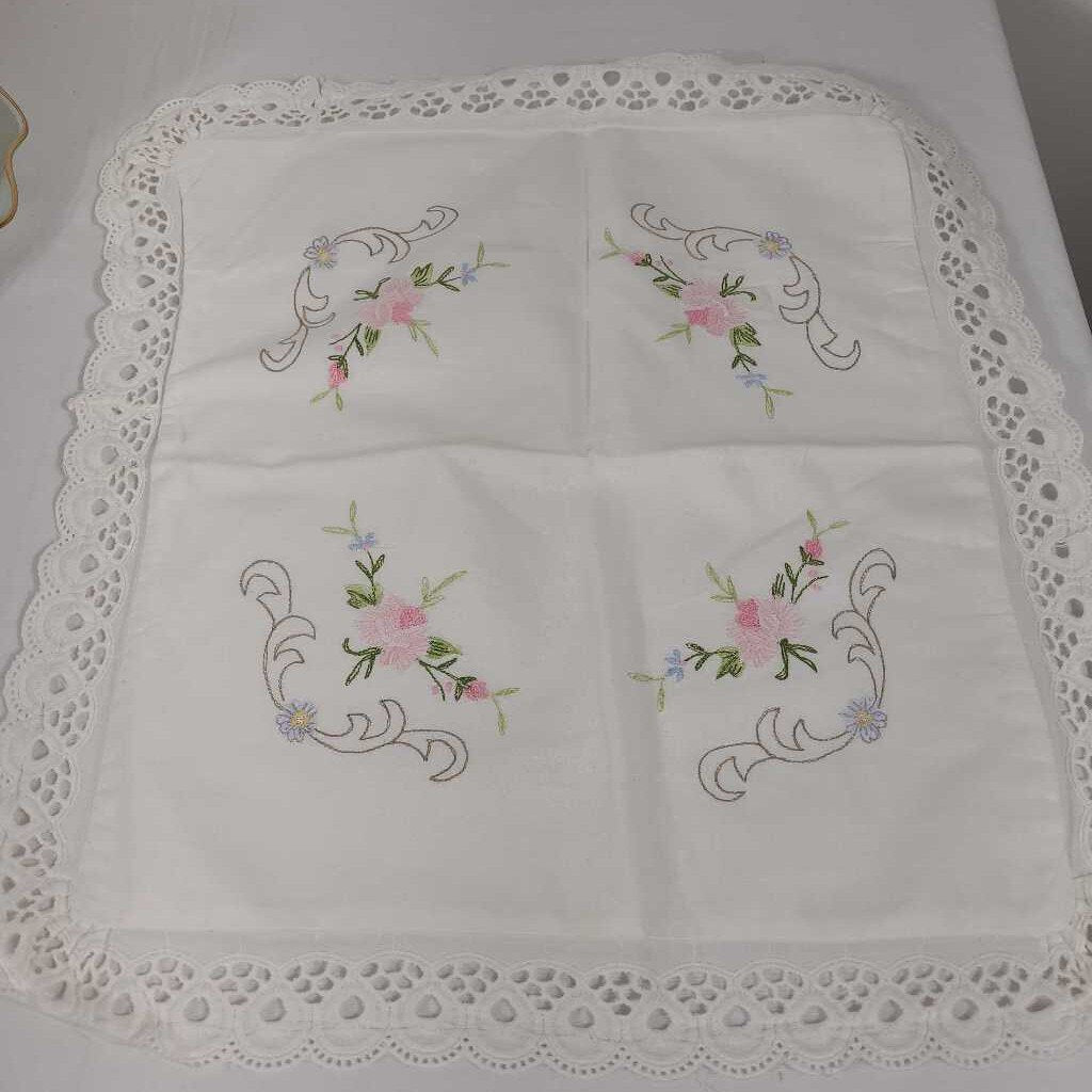 VTG WHITE EMBROIDERD PILLOW CASE