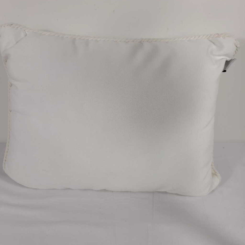 WHITE PILLOW W/BLUE FISH