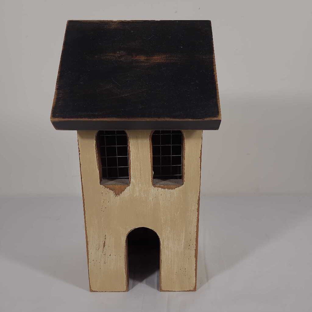 SM NEWLY MADE BIRDHOUSE