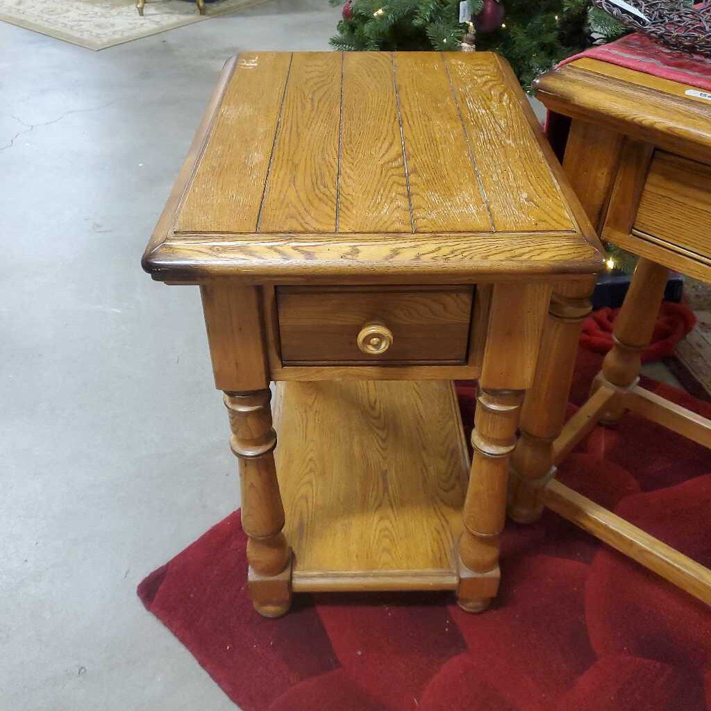 OAK END TABLE