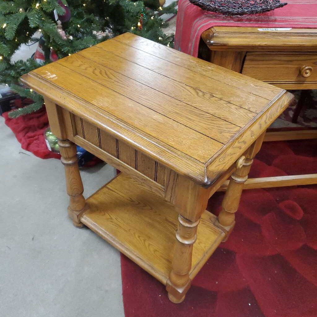 OAK END TABLE