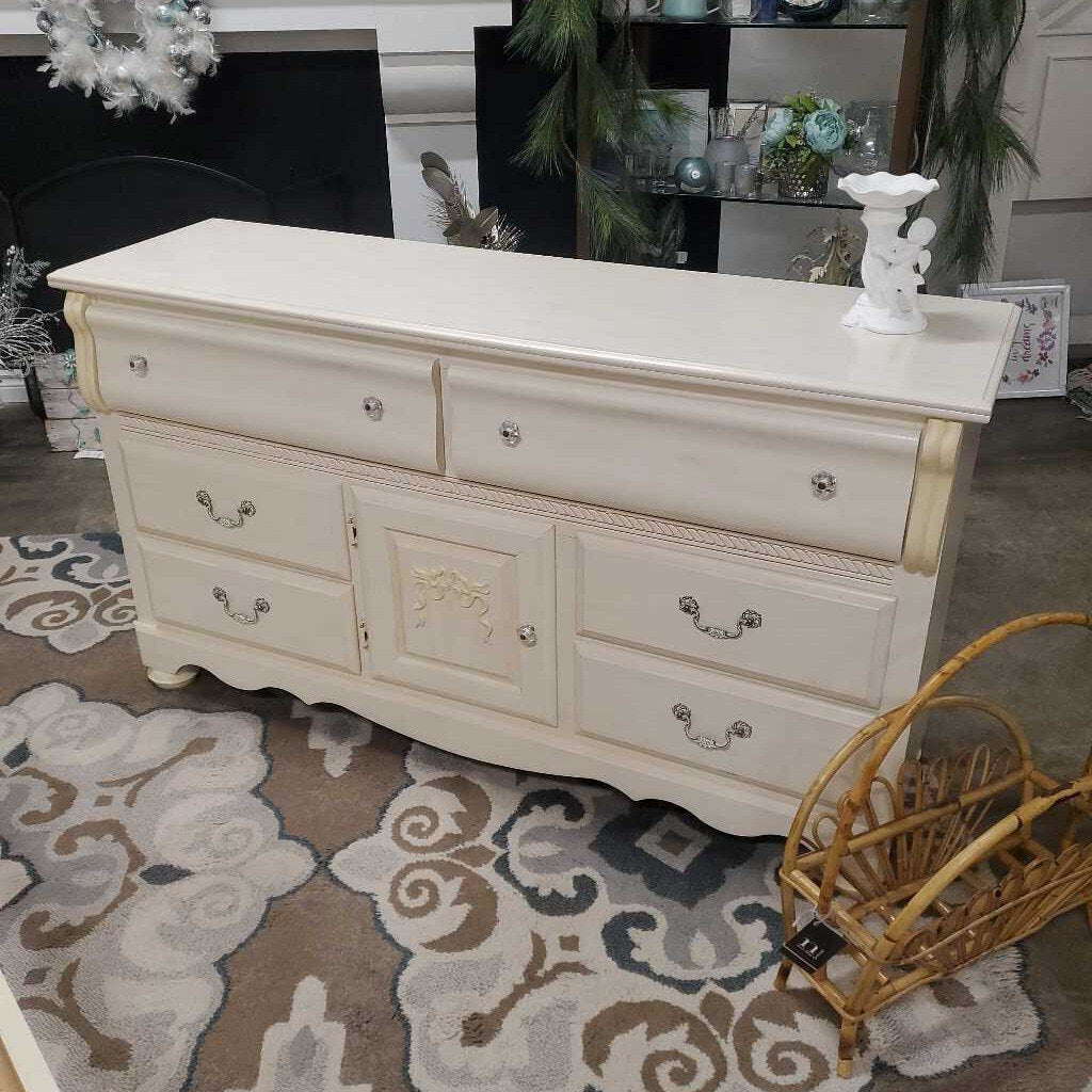 CREAM DRESSER