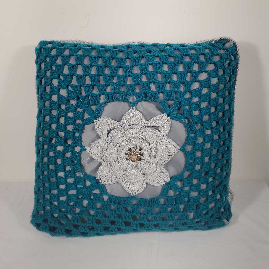 CROCHET PILLOW