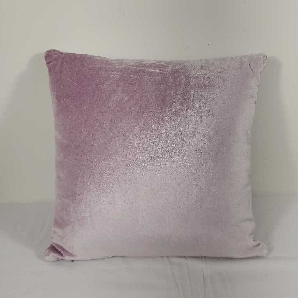 LILAC VELVET PILLOW