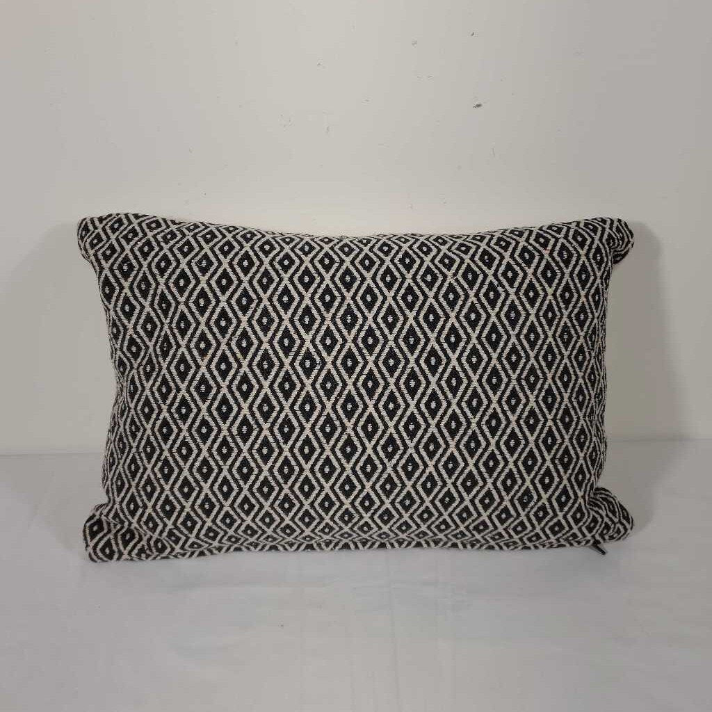 DIAMOND LUMBAR PILLOW