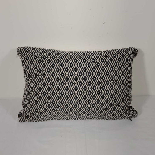 DIAMOND LUMBAR PILLOW