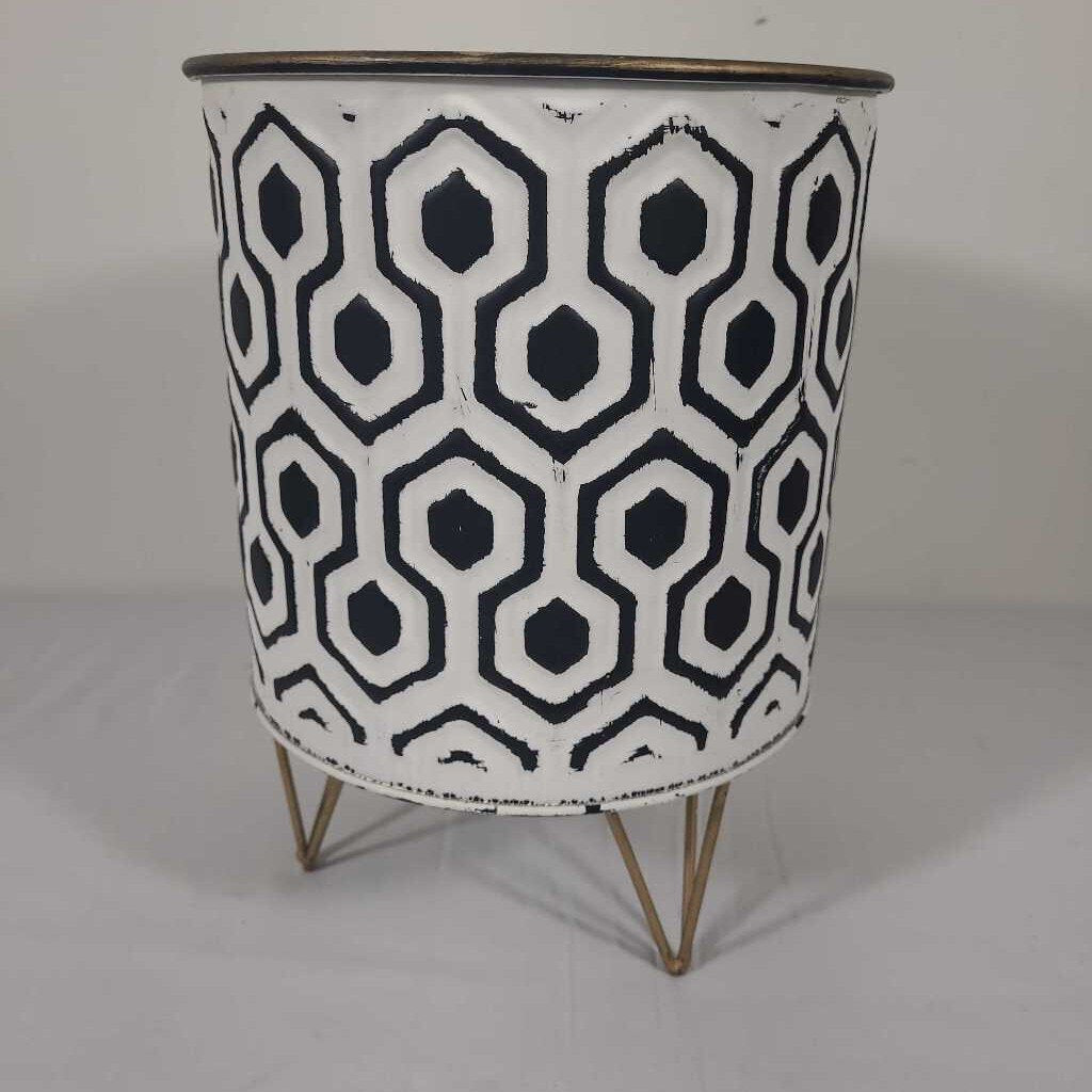 BLACK & IVORY METAL FOOTED PLANTER