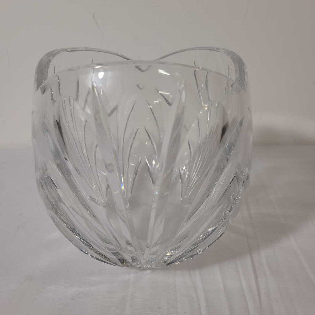 FLUTED GLASS BOWL