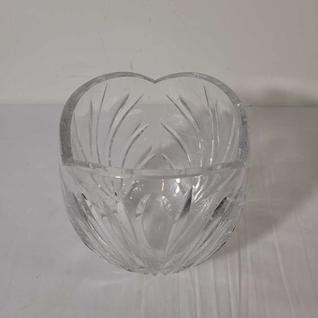 FLUTED GLASS BOWL