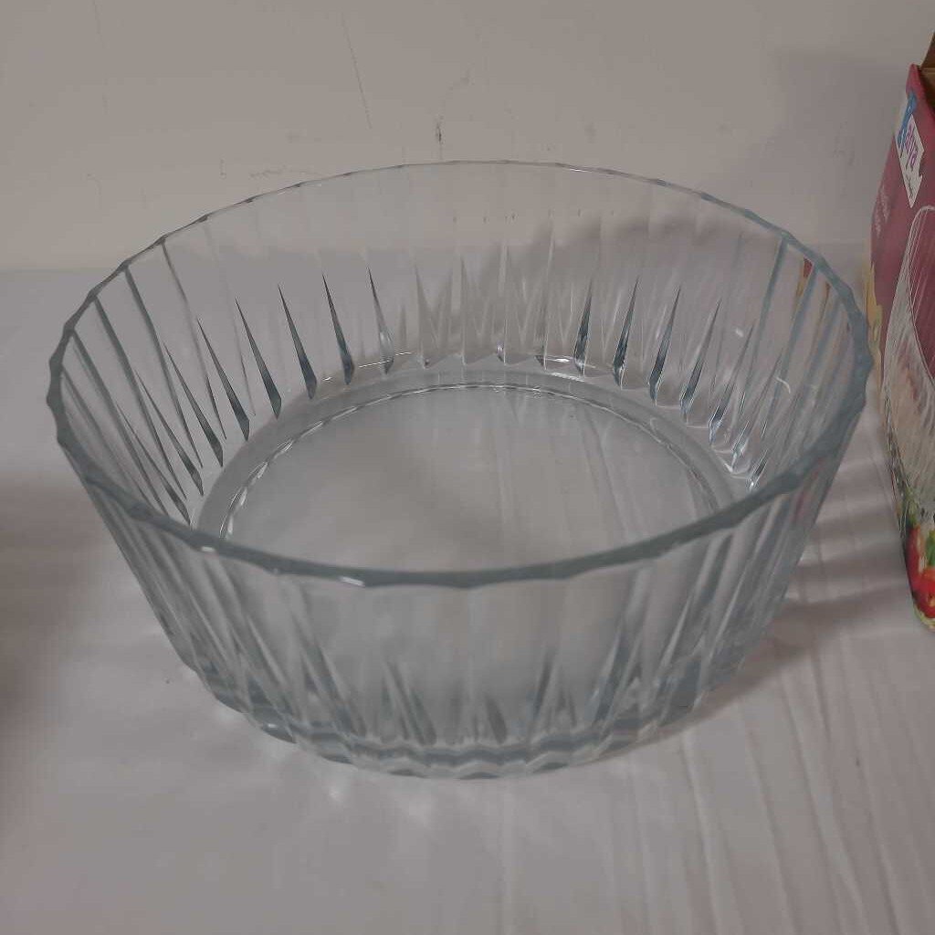 GLASS SALAD BOWL