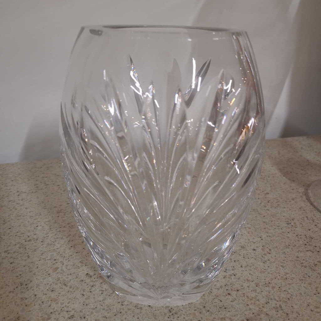 8.75" CRYSTAL VASE