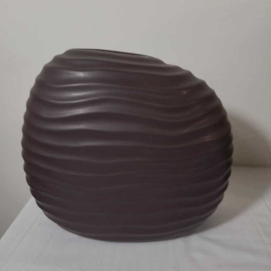 RIBBED BROWN VASE