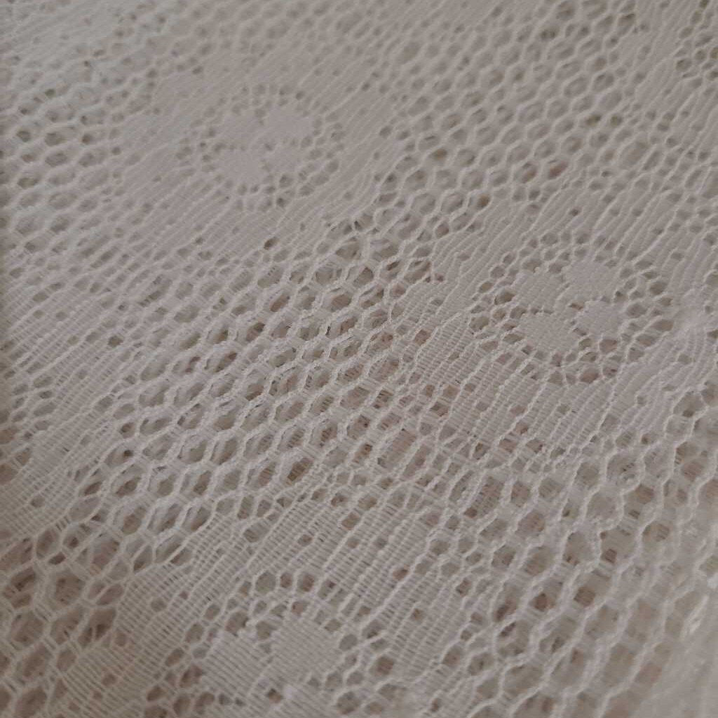 LACE TABLECLOTH