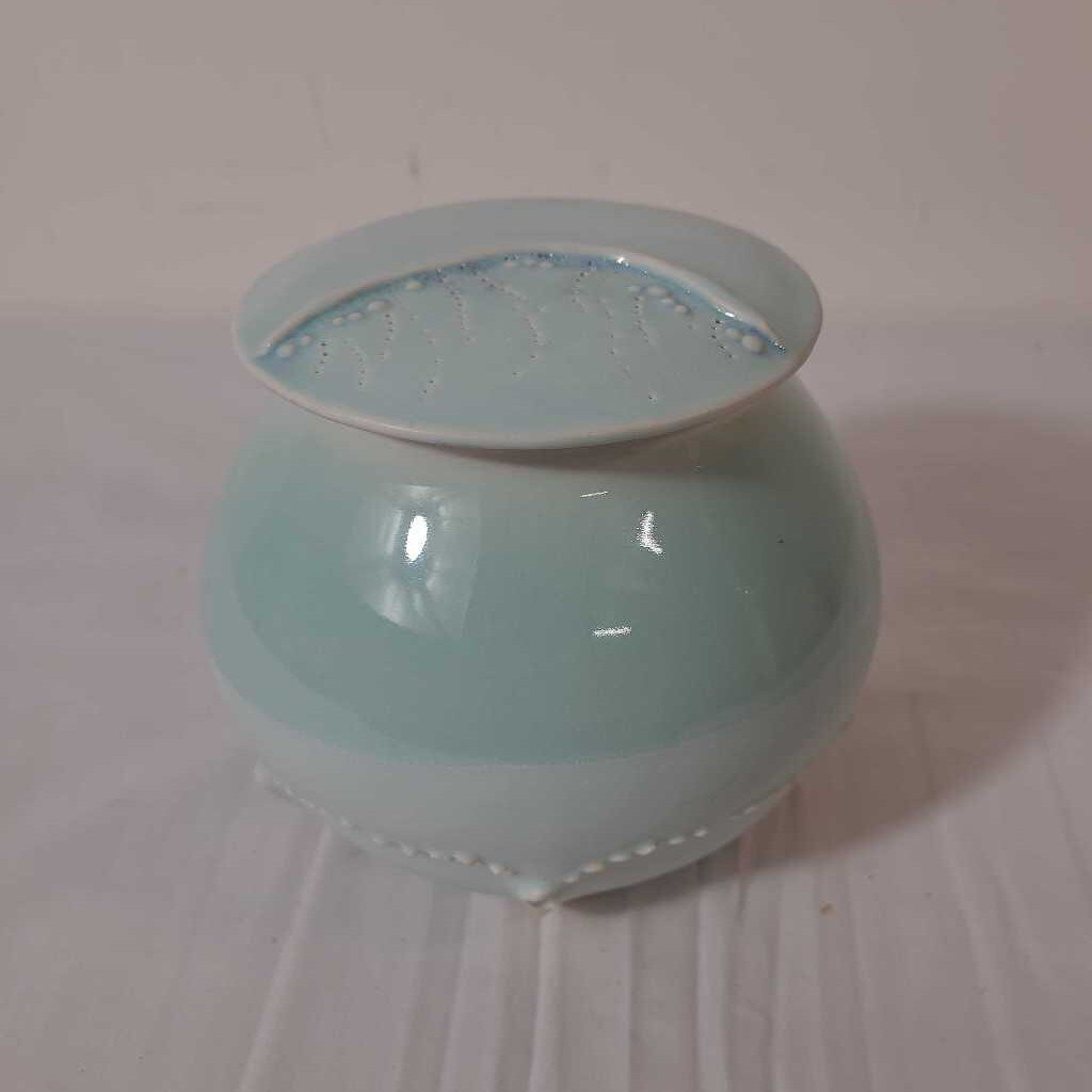 BLUE/GREEN LIDDED CERAMIC BOWL