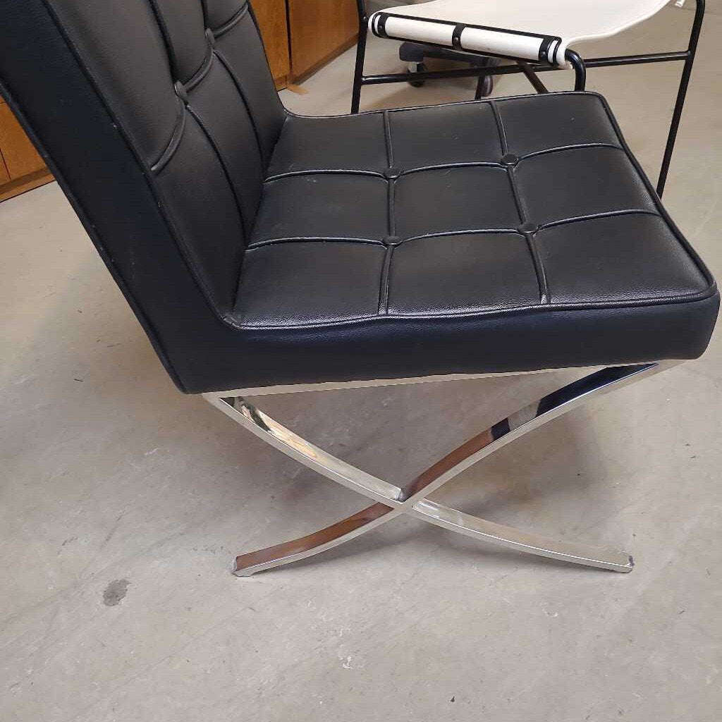 BLACK ARMLESS CHAIR W/CHROME BASE