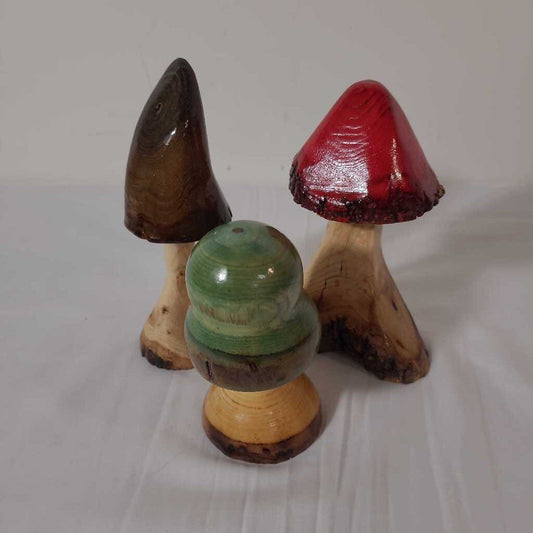 SET/3 WOOD CARVED MUSHROOMS