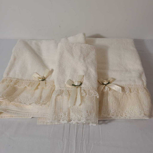 S/3 CREAM TOWELS W/ LACE