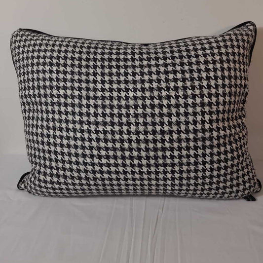 HOUNDSTOOTH DOWNFILLED PILLOW