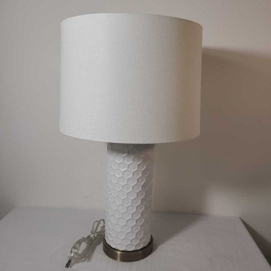 WHITE HONEYCOMB TABLE LAMP