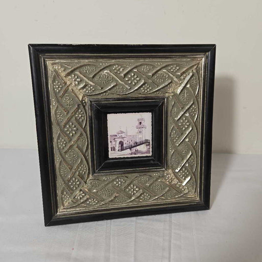 DECORATIVE PICTURE FRAME