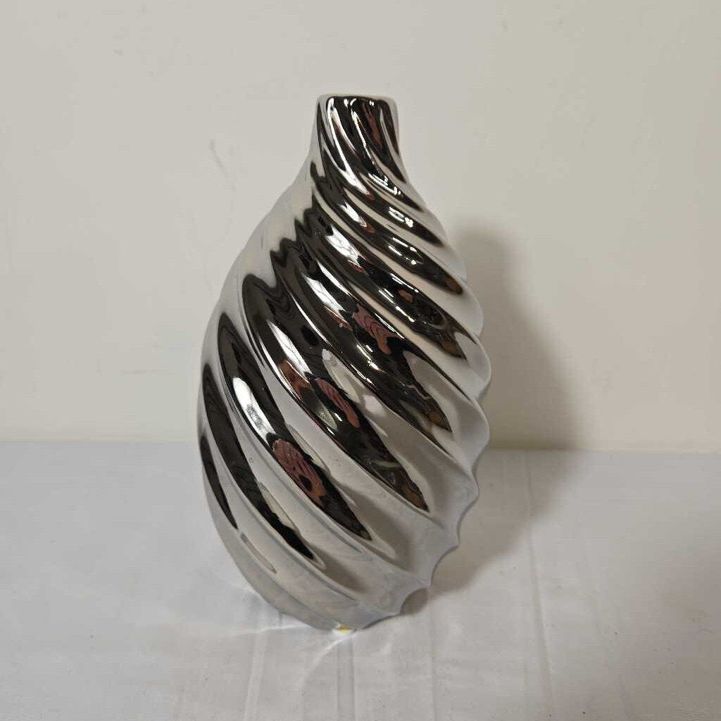 SILVER SWIRL VASE