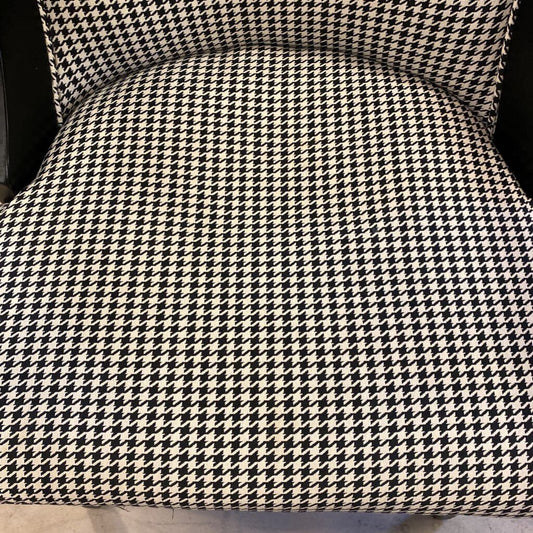 HOUNDSTOOTH ACCENT CHAIR