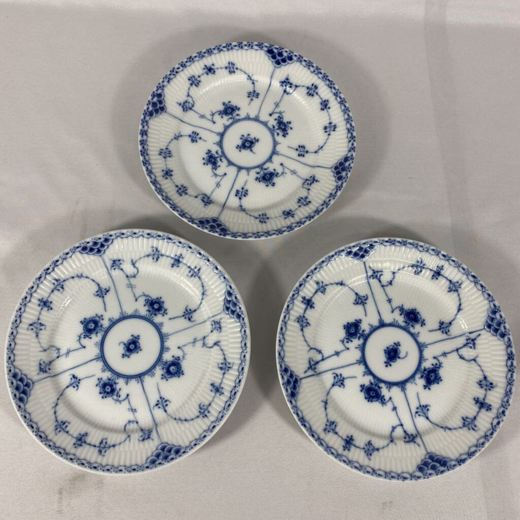 ROYAL COPENHAGEN BLUE FLUTED HALF-LACE SALAD PLATE