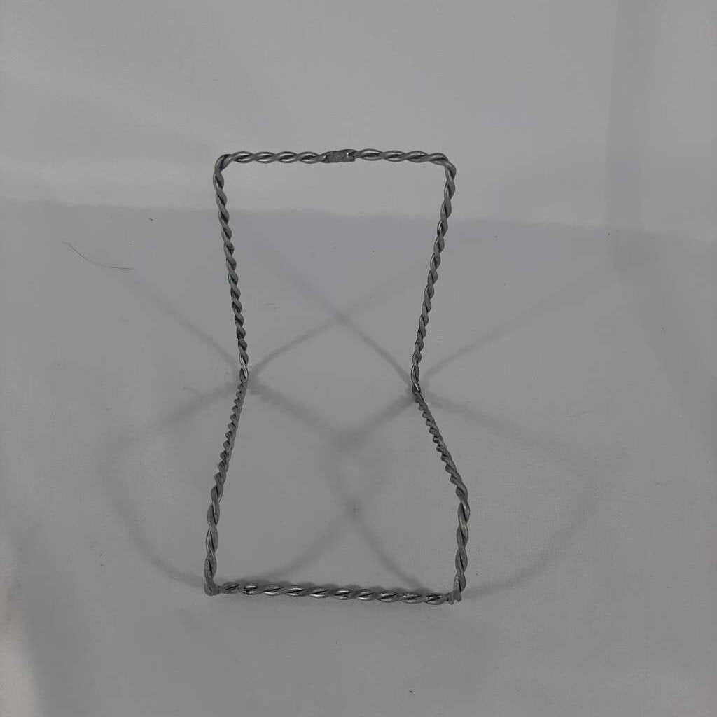 WIRE PICTURE HOLDER