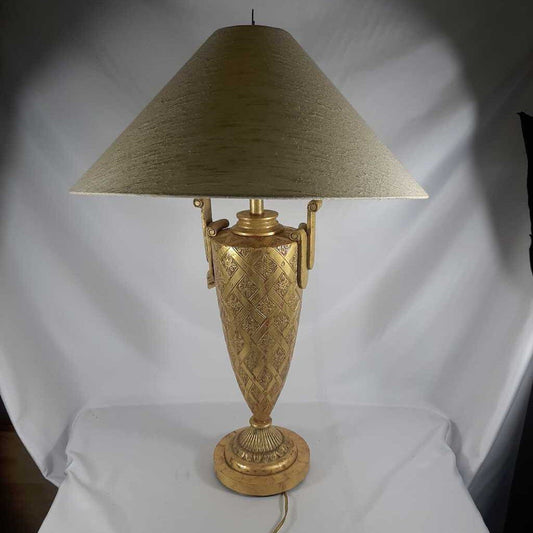 WIDE SHADE LAMP