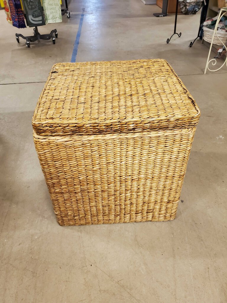 LIDDED WICKER BOX