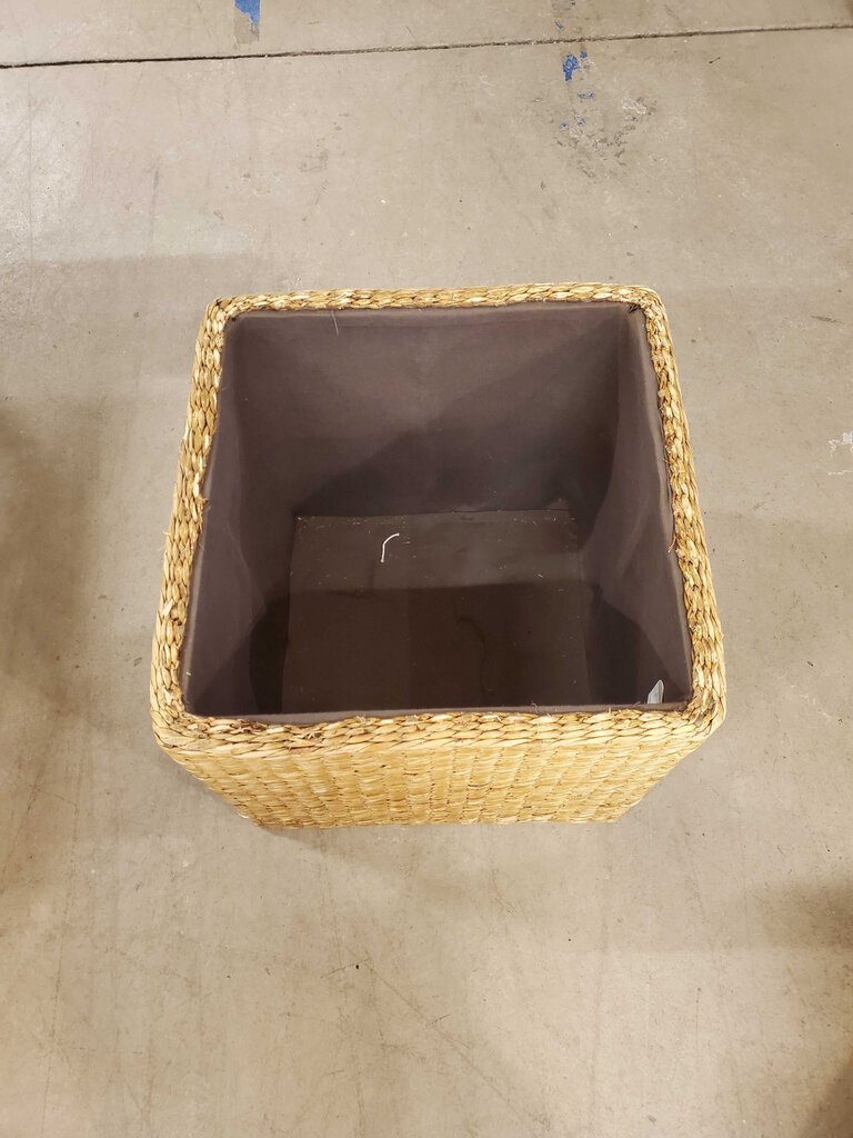 LIDDED WICKER BOX