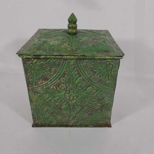 GREEN TIN LIDDED BOX