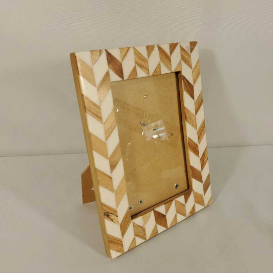 HERRINGBONE PICTURE FRAME