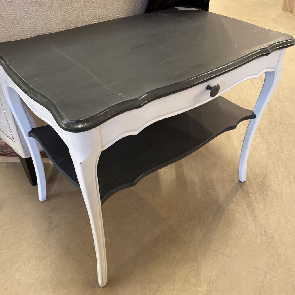 GREY/WHITE PAINTED END TABLE