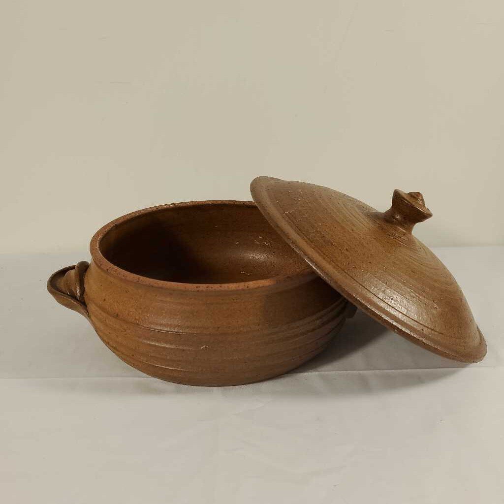 POTTERY DUTCH OVEN