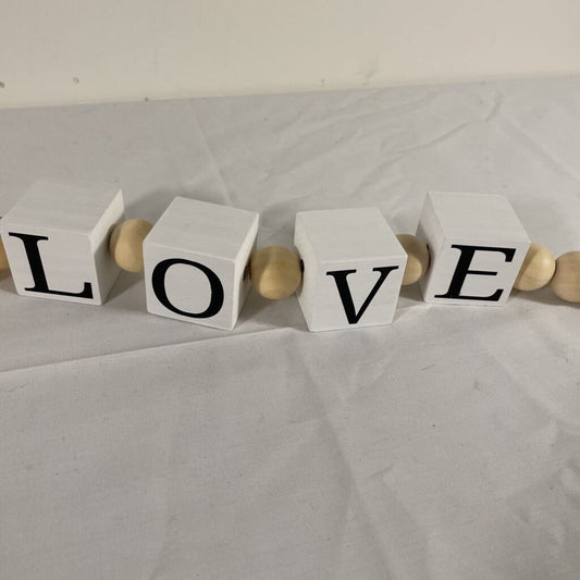 WHITE "HOME/LOVE" GARLAND