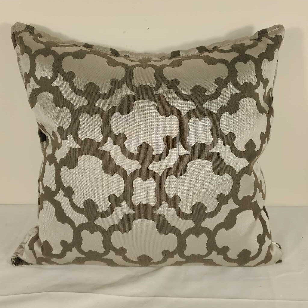 GREY PATTERNED DOWN FILLED PILLOW