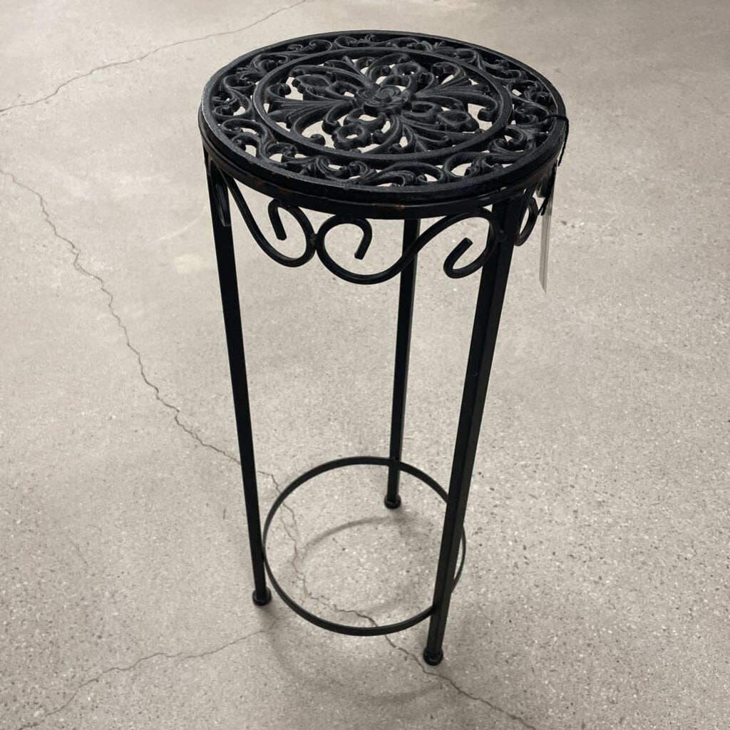 BLACK PLANT STAND