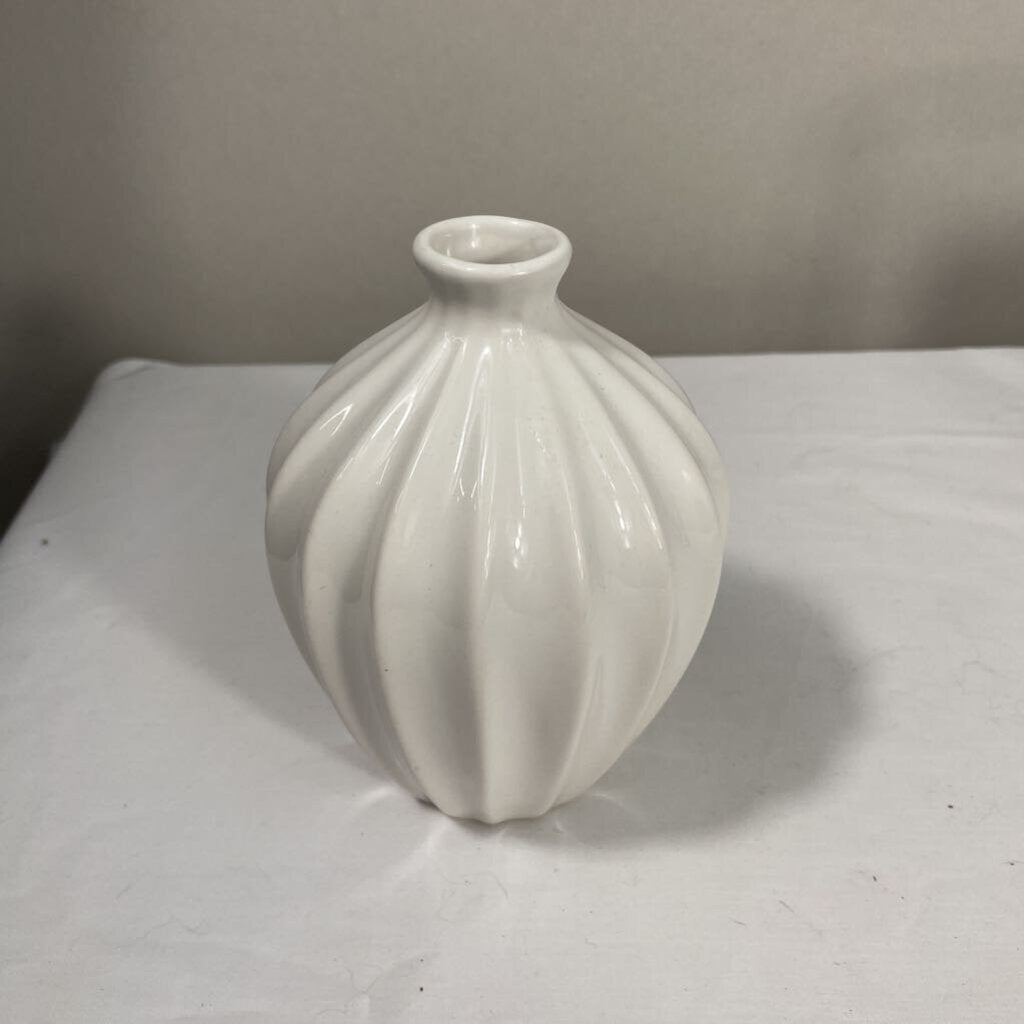 SM RIBBED VASE