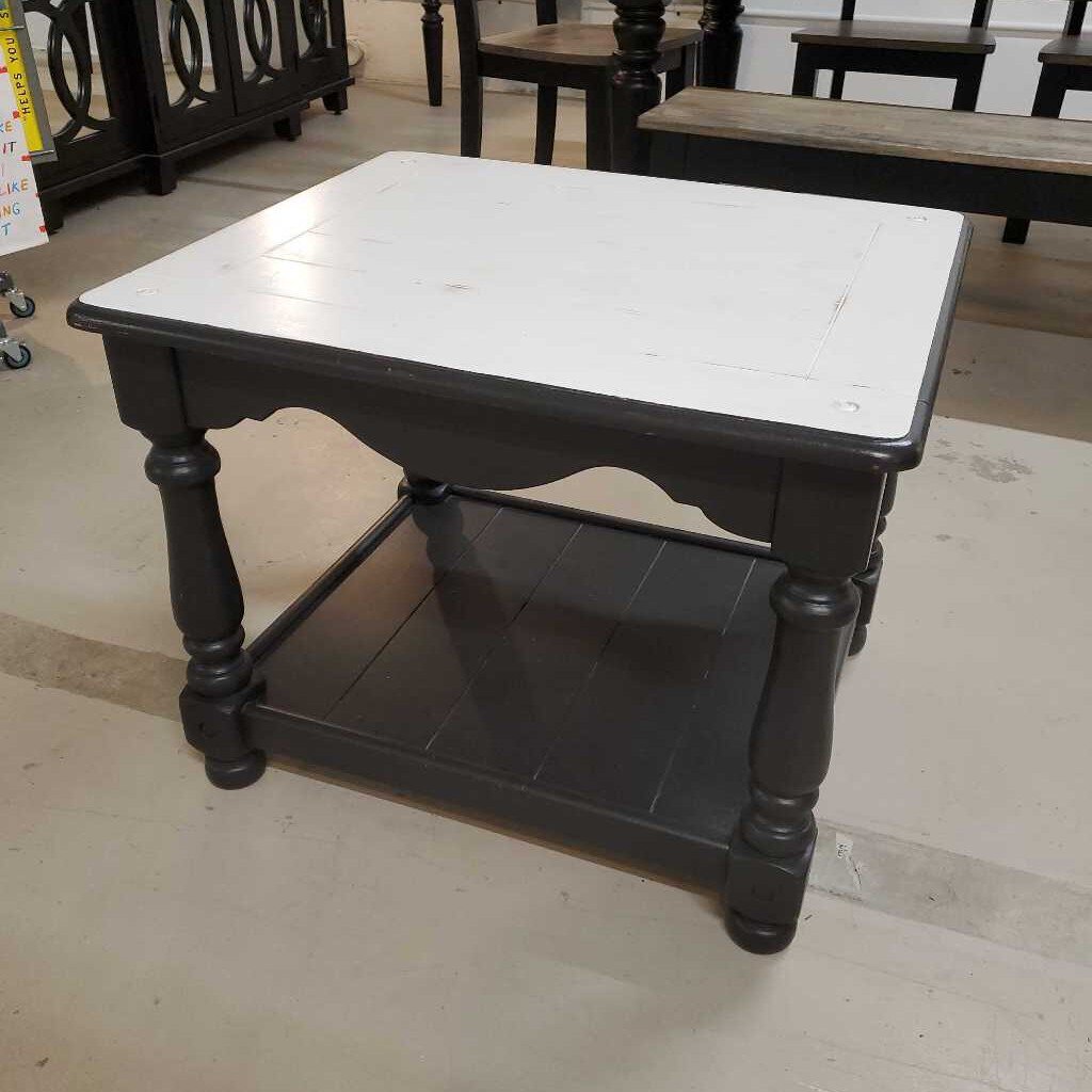 BLACK & WHITE END TABLE