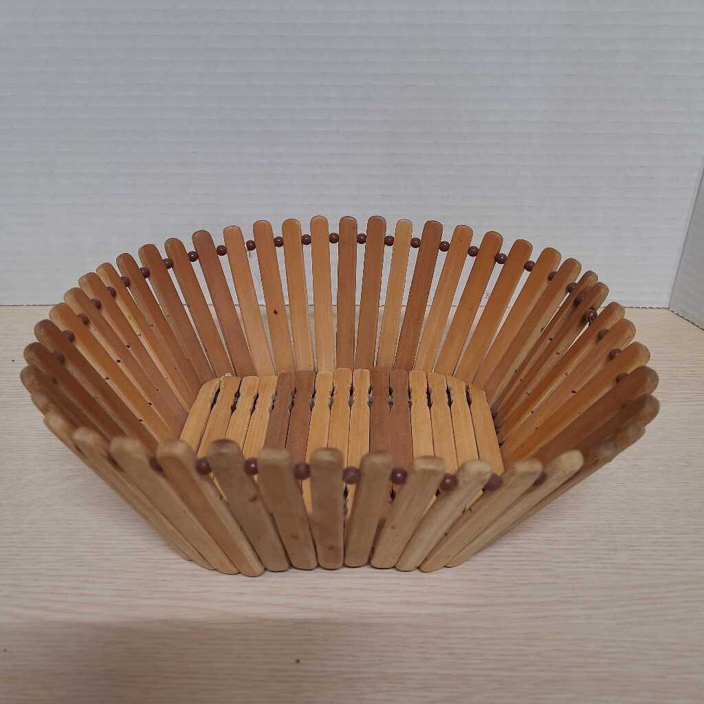 VTG WOOD FRUIT BASKET