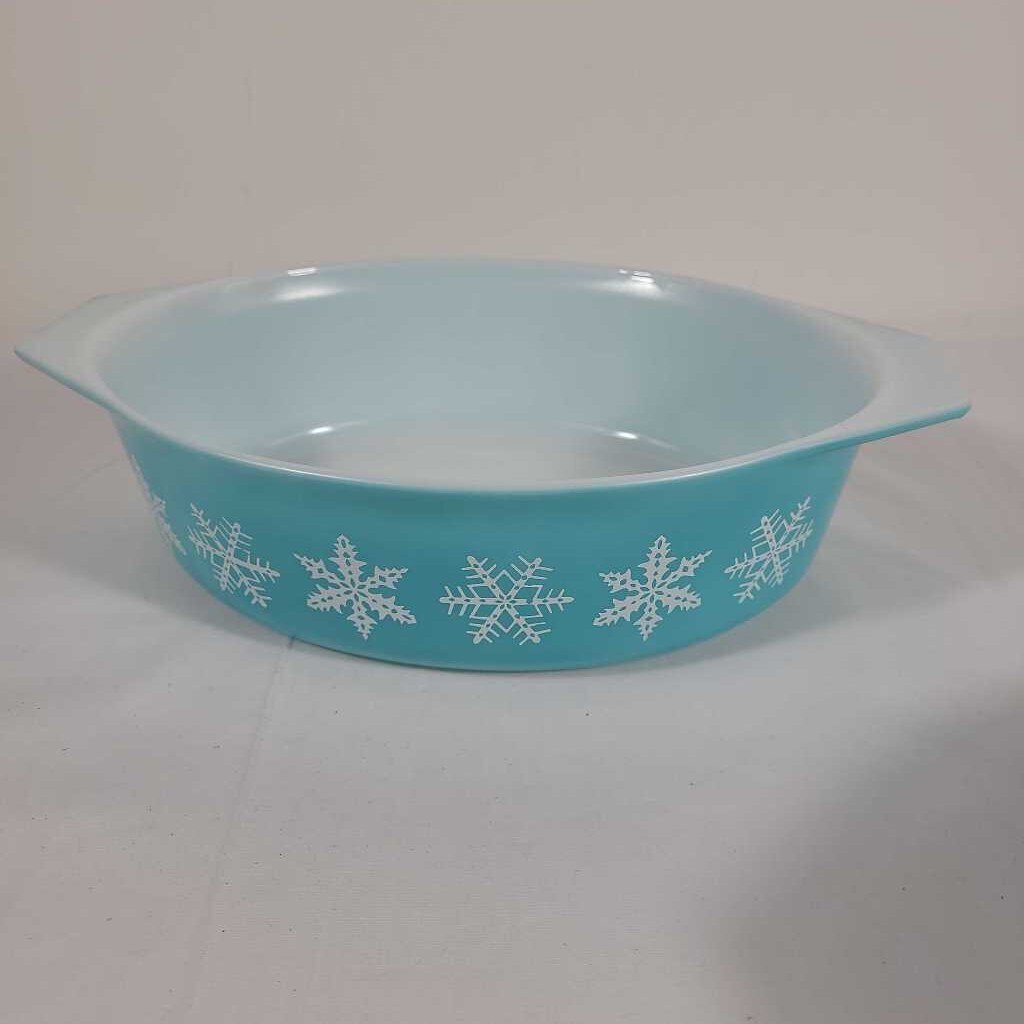 VTG PYREX 2 1/2 QT. TURQUOISE SNOWFLAKE CASSEROLE