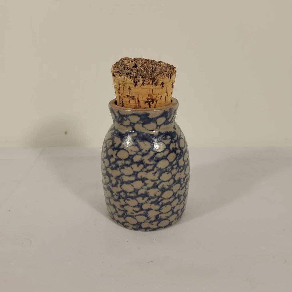 SM BLUE & WHITE JUG W/CORK