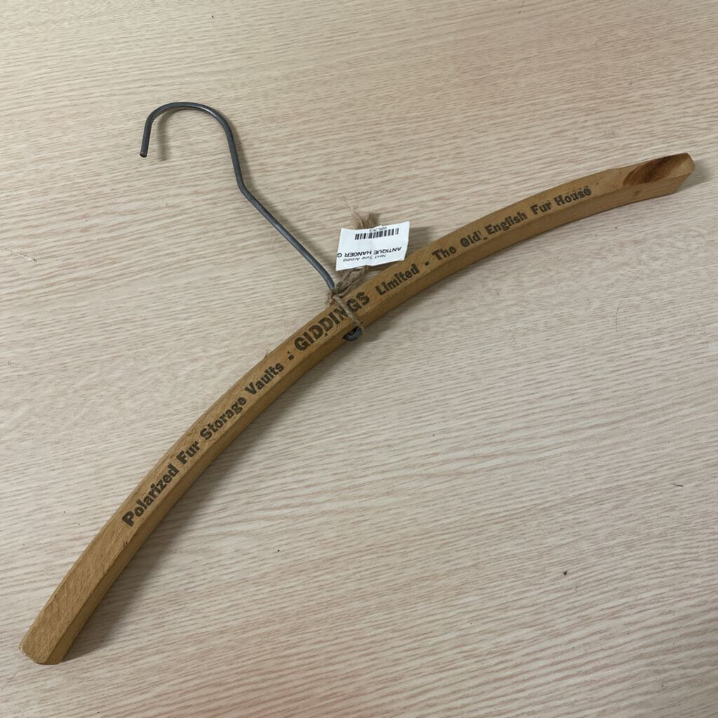 ANTIQUE HANGER GIDDINGS