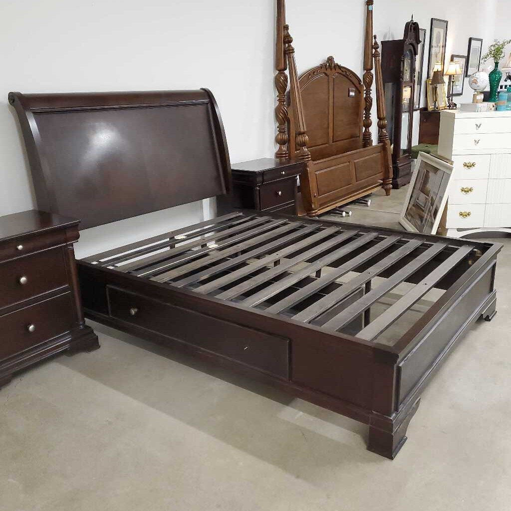 ASHLEY QUEEN SLEIGH BED W/STORAGE