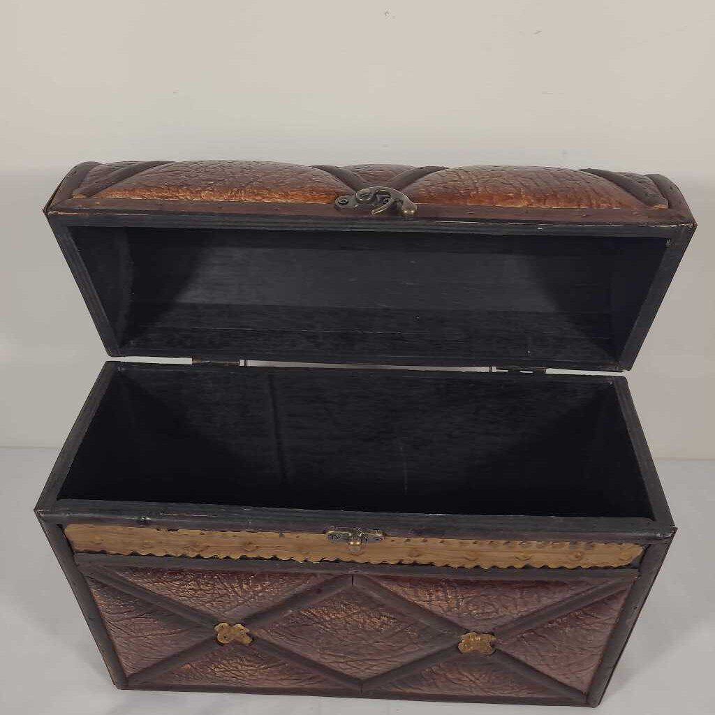 LEATHER FRONT BOX