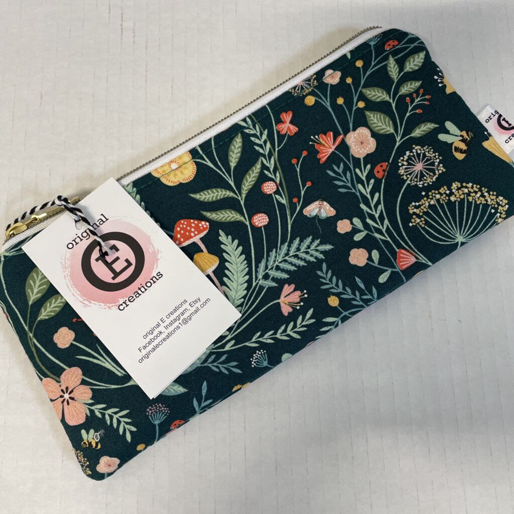 FLAT ZIPPER POUCH - snail