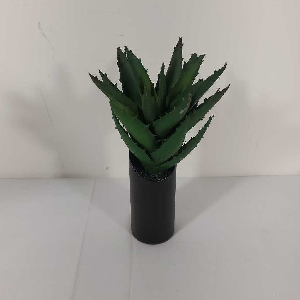 FAUX ALOE IN SHORT VASE